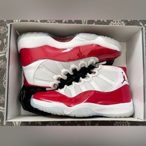 Air Jordan 11 Cherry (2022) Men Size 9